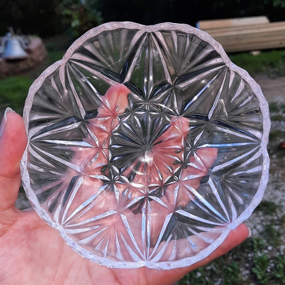 ~{Unbranded}~ Set of 4 scalloped design desert bowls. - Picture 5 of 6